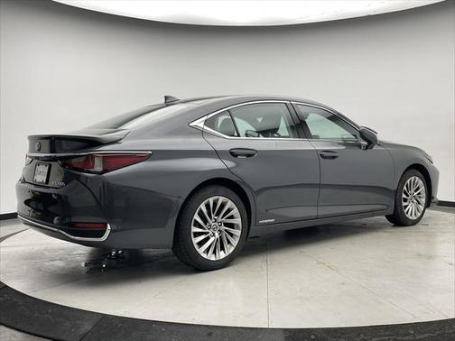 2022 Lexus ES 300h Luxury