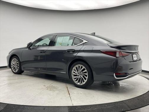 2022 Lexus ES 300h Luxury