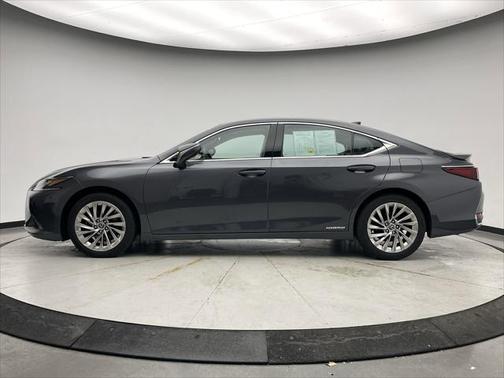 2022 Lexus ES 300h Luxury
