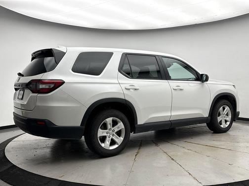 2023 Honda Pilot AWD LX