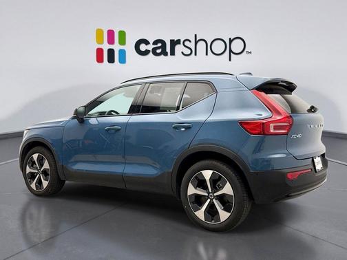 Cloud Blue 2025 Volvo XC40 B5 Plus Dark Theme