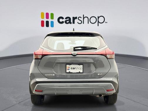 Gray Super Blac 2023 Nissan Kicks SV