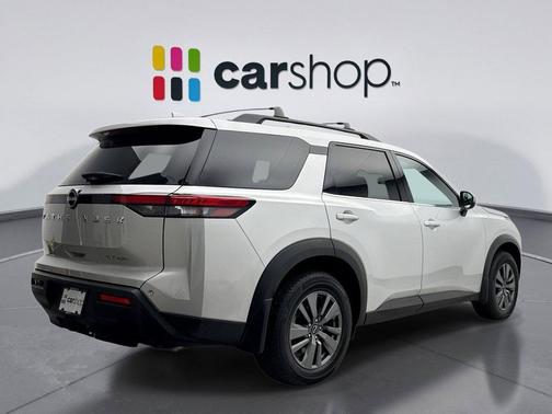 2022 Nissan Pathfinder SV