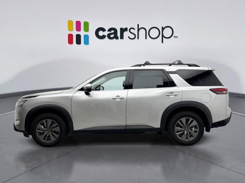 2022 Nissan Pathfinder SV