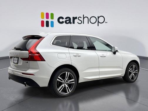 Crystal White Metallic 2021 Volvo XC60 T5 Momentum