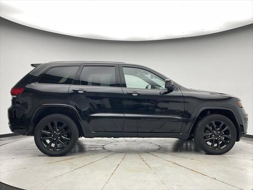2022 Jeep Grand Cherokee Laredo