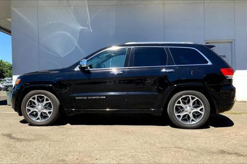 Photo 3 of 33 of 2019 Jeep Grand Cherokee Overland