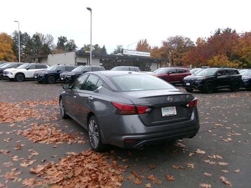 2025 Nissan Altima SL