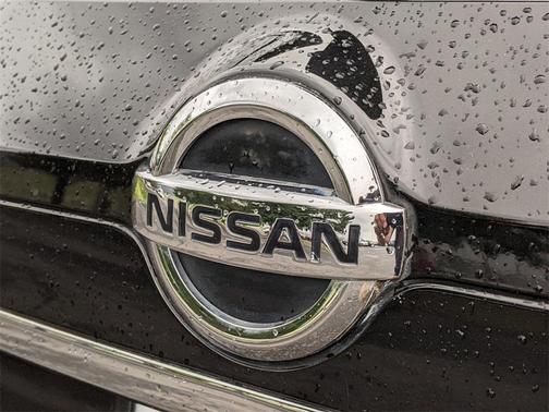 Photo 4 of 32 of 2018 Nissan Rogue SL