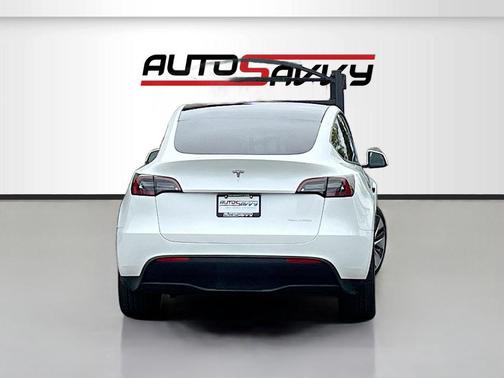 Pearl White Multi-Coat 2023 Tesla Model Y Long Range Dual Motor All-Wheel Drive