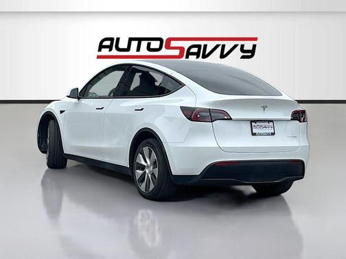 Pearl White Multi-Coat 2023 Tesla Model Y Long Range Dual Motor All-Wheel Drive
