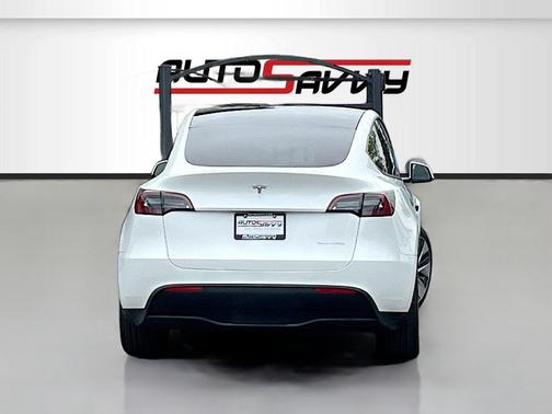 Pearl White Multi-Coat 2023 Tesla Model Y Long Range Dual Motor All-Wheel Drive