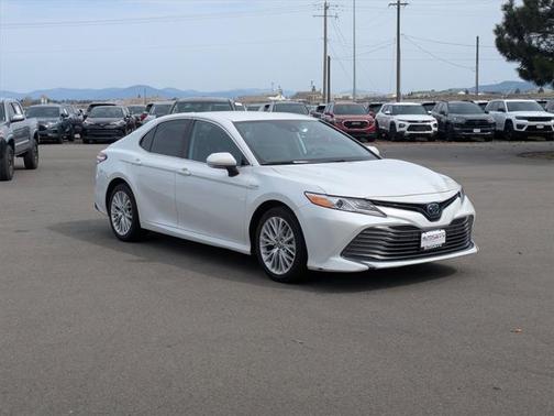 2020 Toyota Camry Hybrid XLE