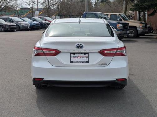 2020 Toyota Camry Hybrid XLE