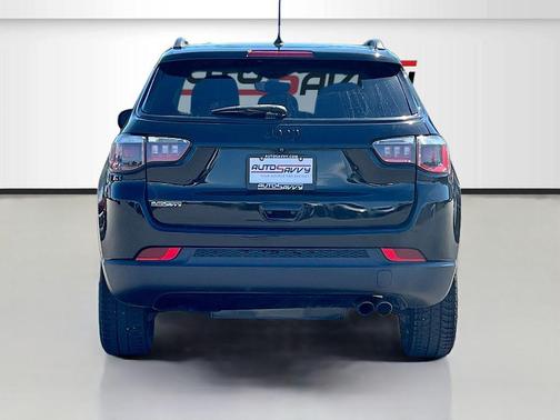 Diamond Black Crystal Pearlcoat 2018 Jeep Compass Latitude
