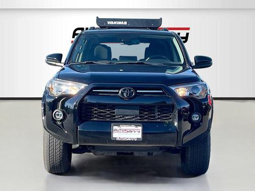 Midnight Black Metallic 2022 Toyota 4Runner Trail Special Edition