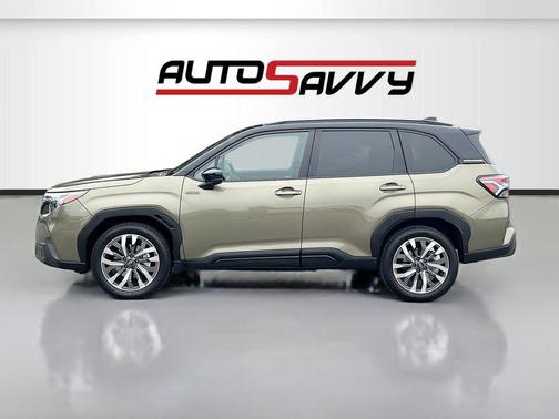 Autumn Green/Crystal Blck 2025 Subaru Forester Hybrid Touring