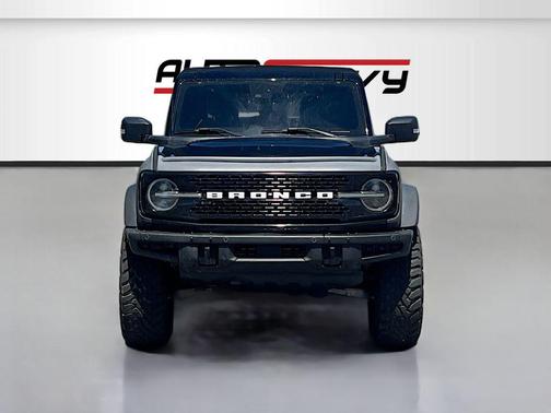 Shadow Black 2023 Ford Bronco Wildtrak