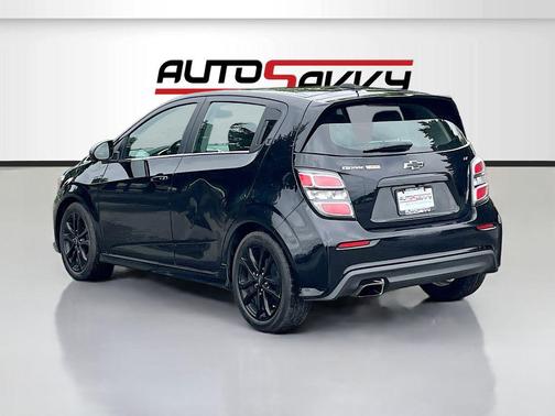 Mosaic Black Metallic 2018 Chevrolet Sonic LT