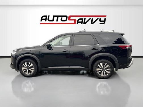 2023 Nissan Pathfinder SL 4WD