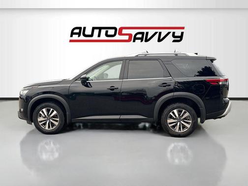 Super Black 2023 Nissan Pathfinder SL 4WD