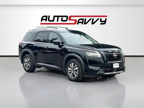 2023 Nissan Pathfinder SL 4WD