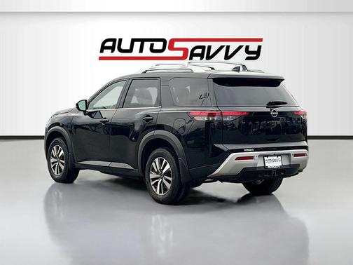 Super Black 2023 Nissan Pathfinder SL 4WD