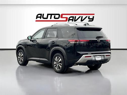 2023 Nissan Pathfinder SL 4WD