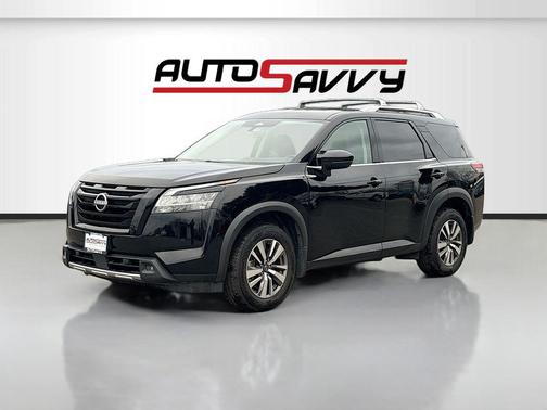 Super Black 2023 Nissan Pathfinder SL 4WD