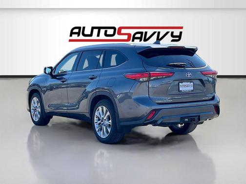 Magnetic Gray Metallic 2022 Toyota Highlander Limited