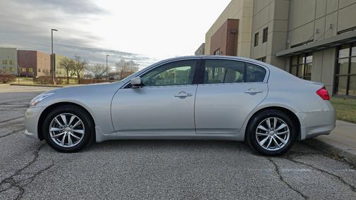 2011 INFINITI G37x Base