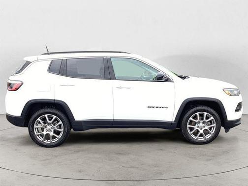 2022 Jeep Compass Latitude Lux