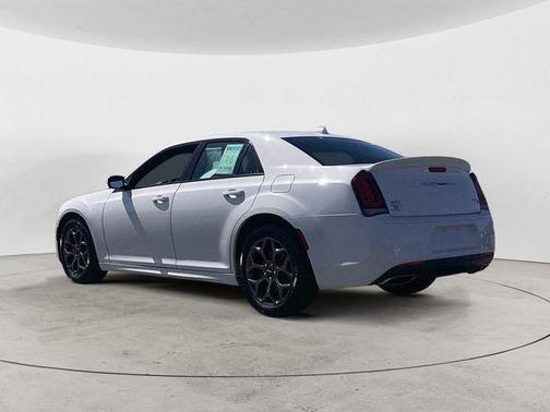 2018 Chrysler 300 S