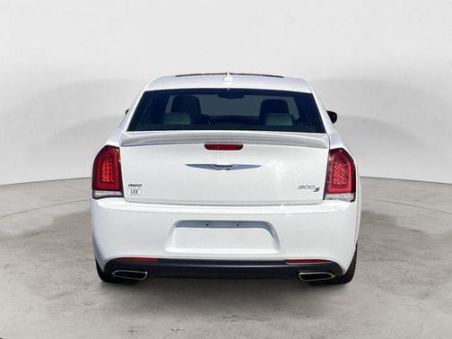 2018 Chrysler 300 S
