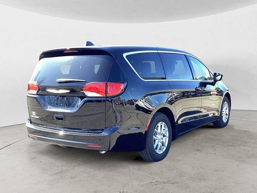 2026 Chrysler Voyager LX