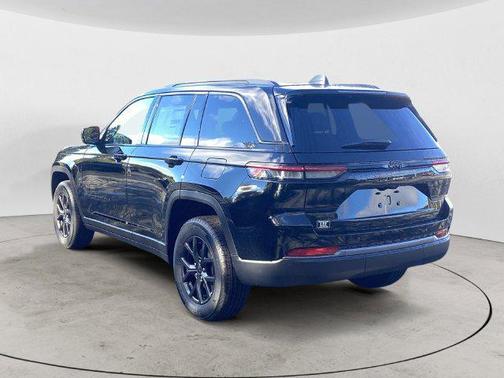 High Gloss Black 2027 Jeep Grand Cherokee Altitude