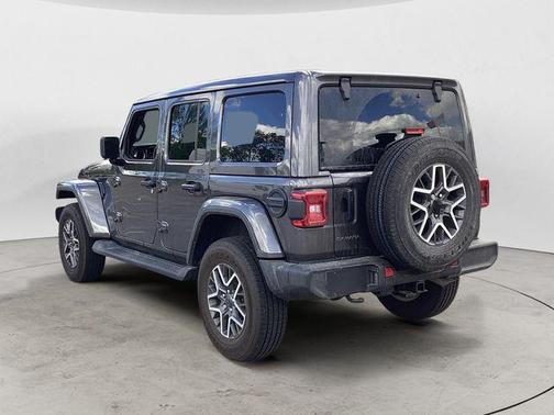 Granite Crystal Metallic Clearcoat 2025 Jeep Wrangler 4-Door Sahara 4x4