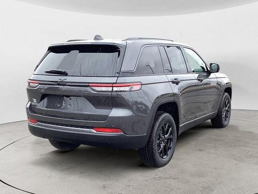 Baltic Gray Metallic Clearcoat 2026 Jeep Grand Cherokee Altitude