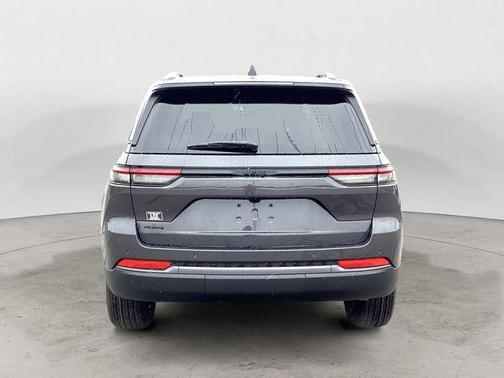 Baltic Gray Metallic Clearcoat 2026 Jeep Grand Cherokee Altitude