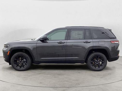 Baltic Gray Metallic Clearcoat 2026 Jeep Grand Cherokee Altitude