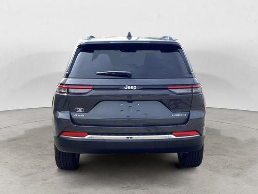 Baltic Gray Metallic Clearcoat 2026 Jeep Grand Cherokee Laredo