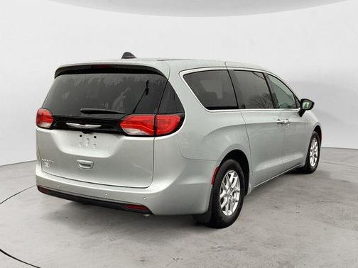 2026 Chrysler Voyager LX