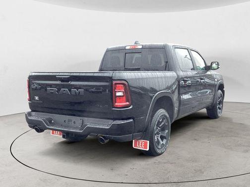 Diamond Black Crystal Pearlcoat 2026 RAM 1500 Big Horn/Lone Star