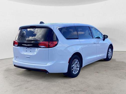 2026 Chrysler Voyager LX