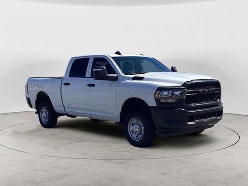 2024 RAM 2500 Tradesman Crew Cab 4x4 6'4' Box