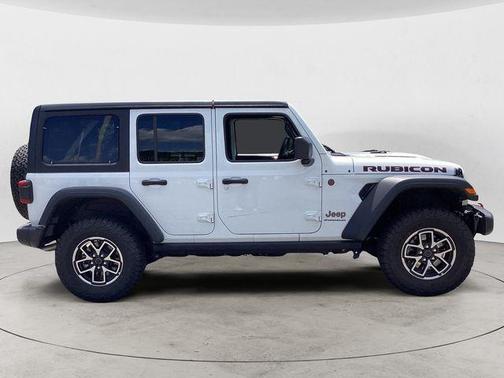 Bright White Clearcoat 2025 Jeep Wrangler Rubicon