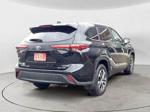 Midnight Black Metallic 2023 Toyota Highlander XLE