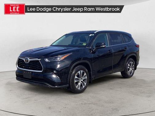 Midnight Black Metallic 2023 Toyota Highlander XLE