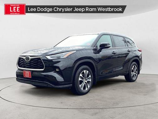 Midnight Black Metallic 2023 Toyota Highlander XLE