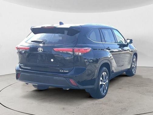 Midnight Black Metallic 2023 Toyota Highlander XLE